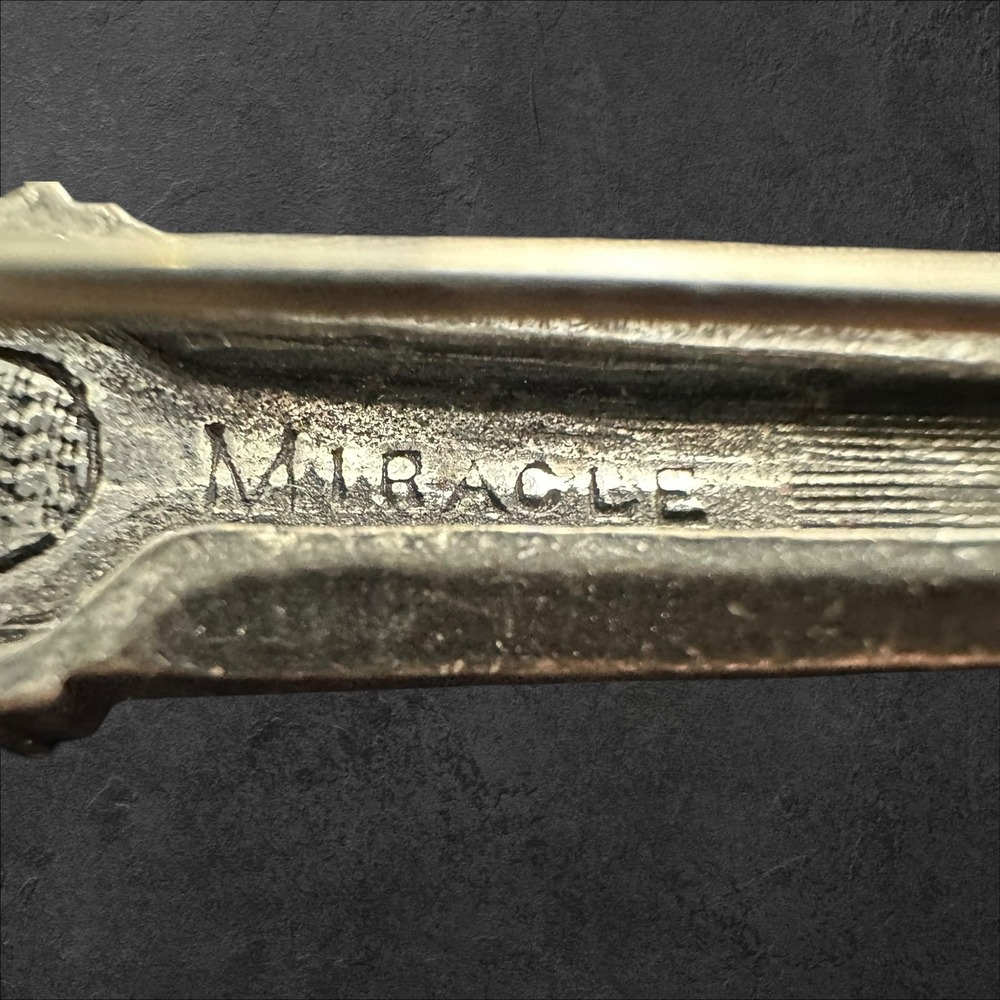 Miracle Celtic Dirk Pin Brooch Green Stone Silver Tone Knotwork Dagger - Picture 3 of 8
